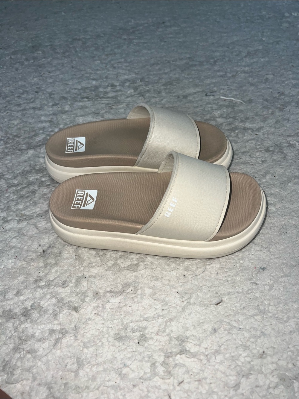 Reef platform Slide Sandals in Cream size 5 - Picture 5 of 6